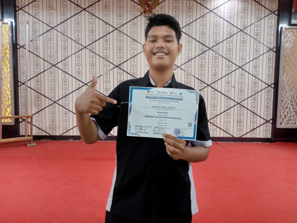 MEDALI EMAS OLIMPIDE BIOLOGI