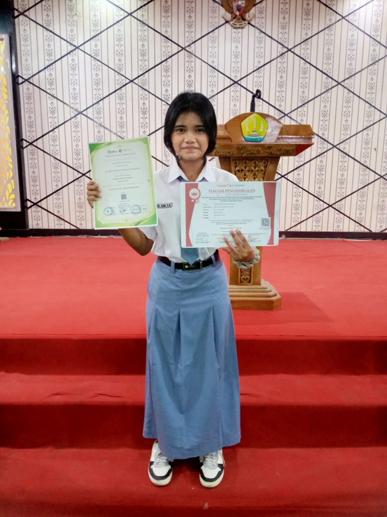 Murid Kelas X Farmasi Industri SMK PIM Raih Dua Medali Perak di Ajang Olimpiade Nasional