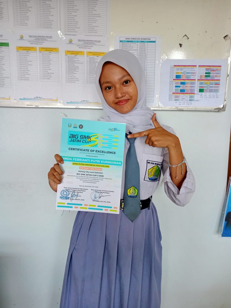PULIHKAN SUARA JELANG LOMBA, DINDA FEBRIANTI MURID SMKPIM RAIH JUARA 3 SOLO SINGING TINGKAT KOTA MALANG